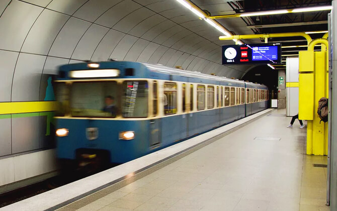 Lines and Stations U4